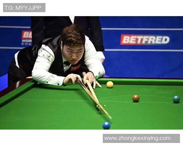 成都与上海羽毛球队赛后复盘团队协作的成功与不足分析